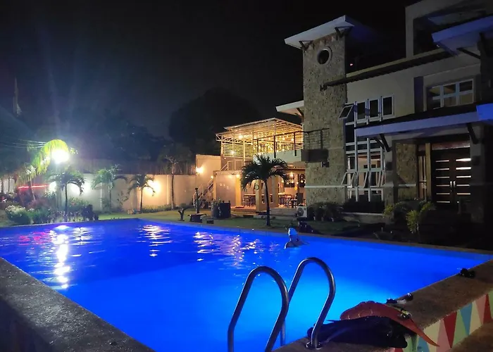 ホステル Eagle With Pool